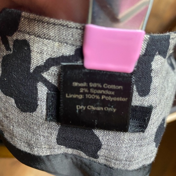 Like New! Ann Taylor Black and Gray Floral Skirt - Picture 5 of 5